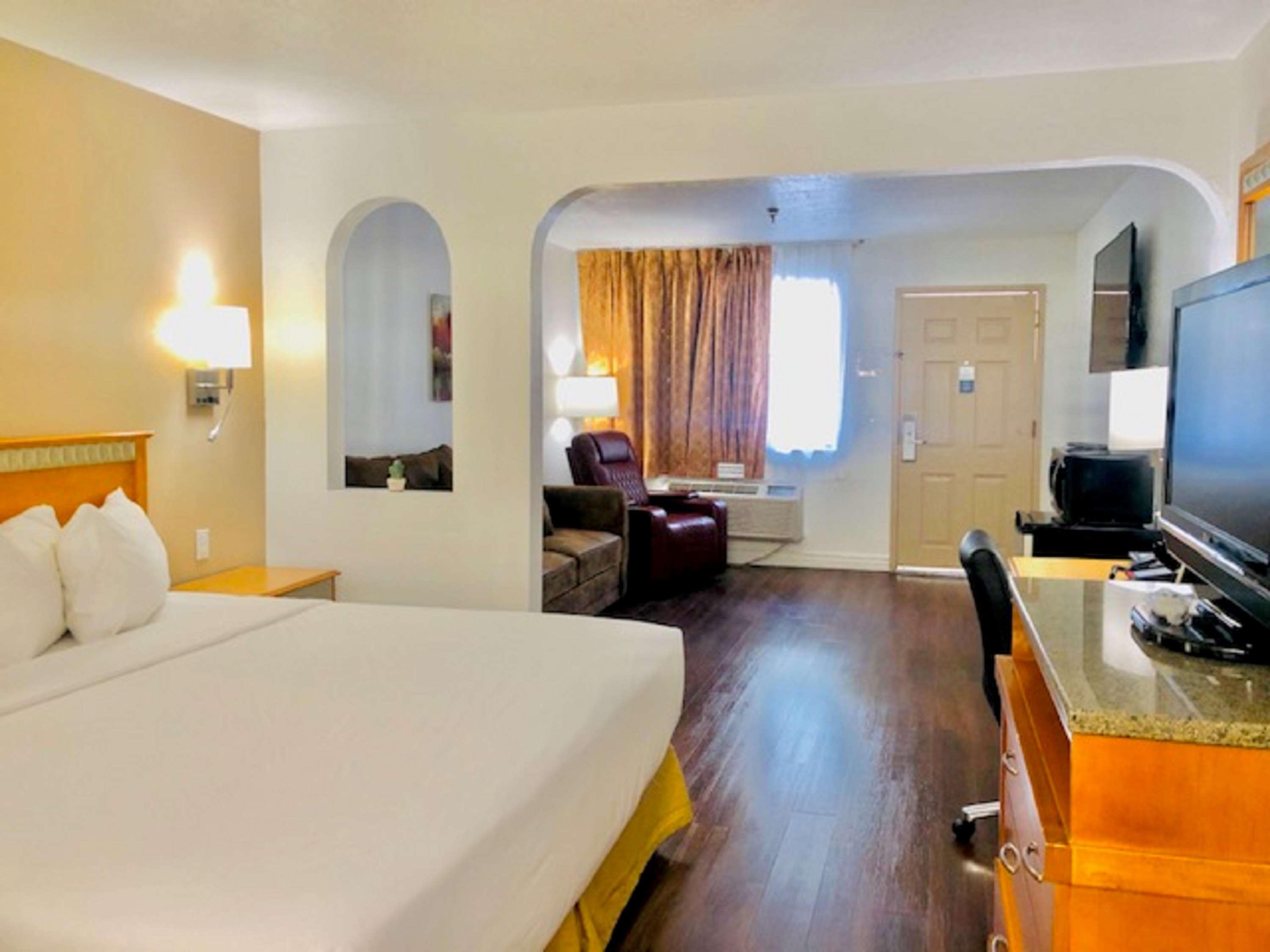 Surestay Plus Hotel By Best Western Albuquerque I-40 Eubank Екстериор снимка