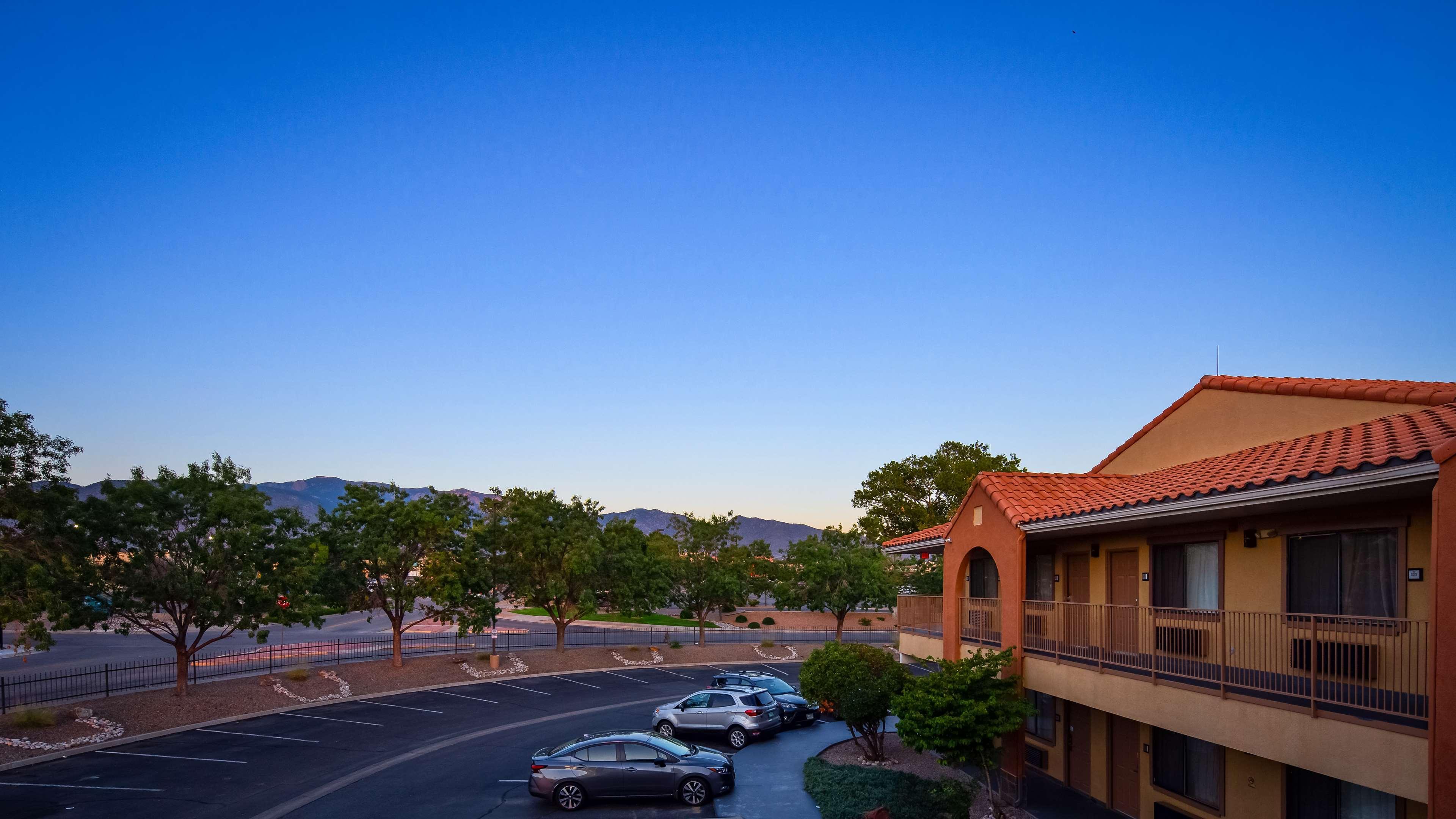 Surestay Plus Hotel By Best Western Albuquerque I-40 Eubank Екстериор снимка